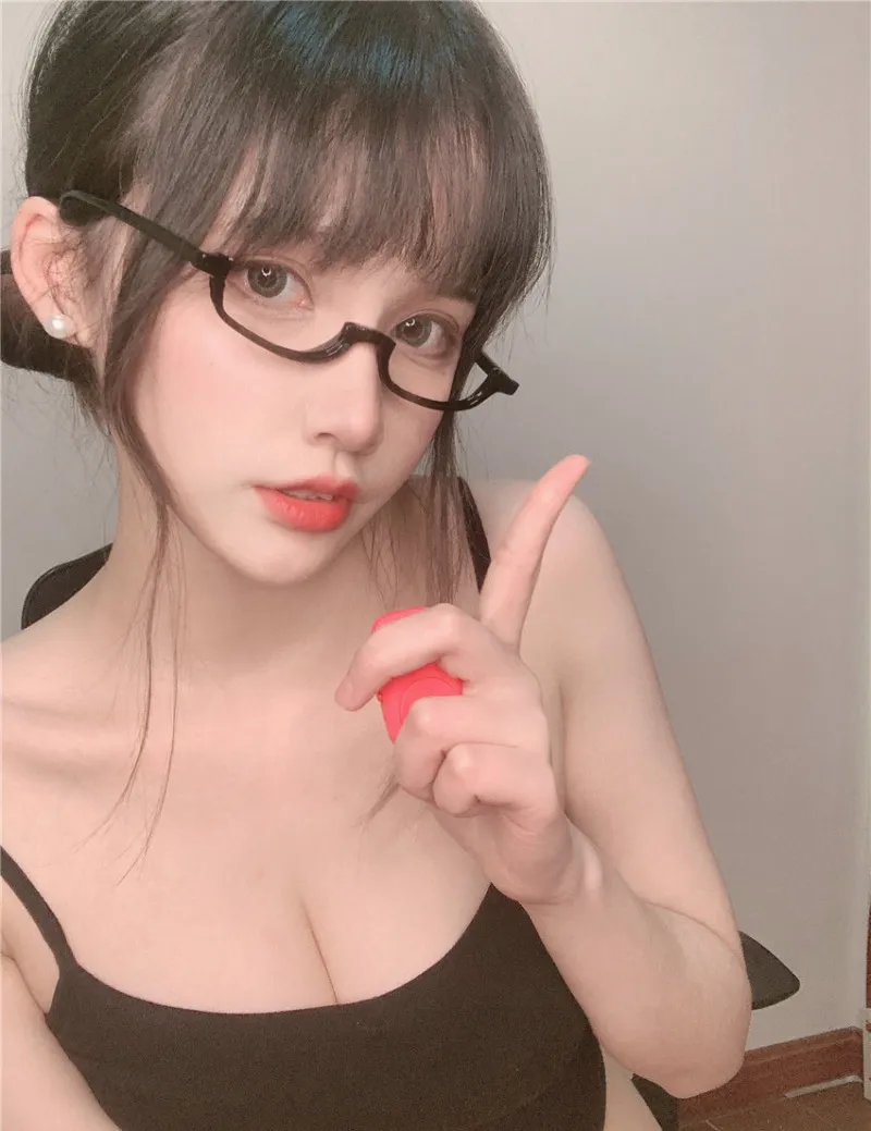 你十七鸽的护士造型要看衣领