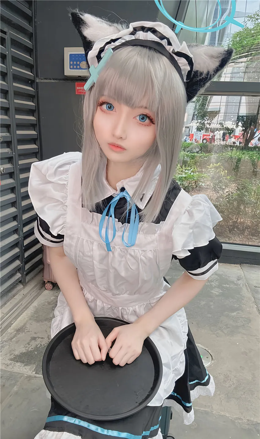 山崎怜银灰发猫耳女仆服在街边拿着圆盘 山崎怜银灰发猫耳女仆服在街边拿着圆盘