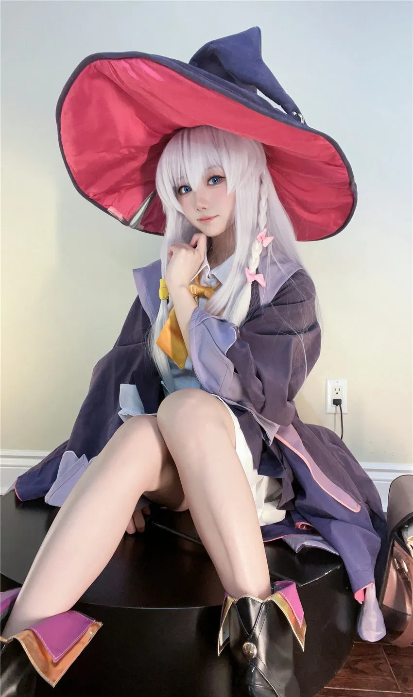 小木曾AYA 银白长发宽檐魔女帽与紫色服装坐姿 小木曾AYA 银白长发宽檐魔女帽与紫色服装坐姿