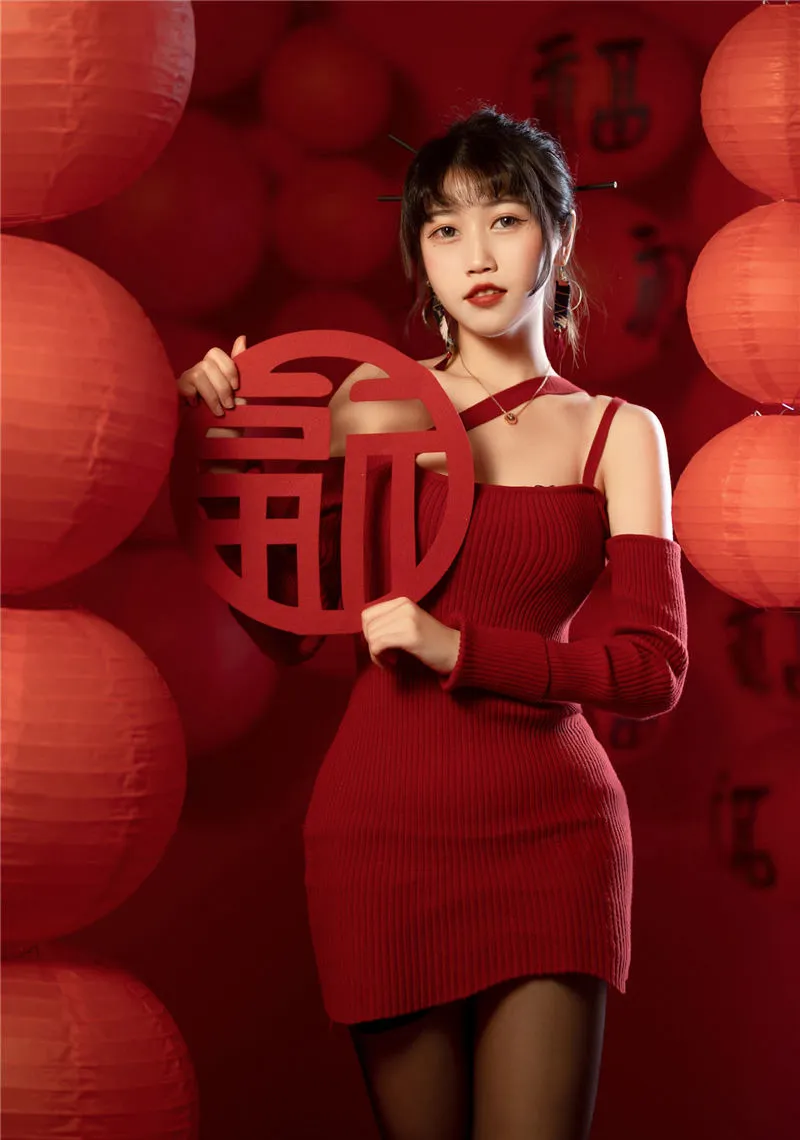 不呆猫近距离手持冰棒的自拍画面